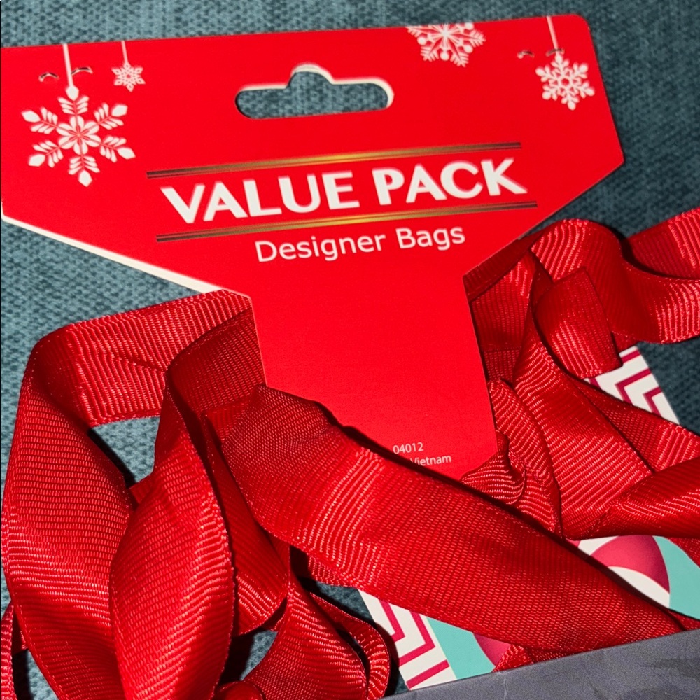 Festive Christmas Gift Bags (4) with Santa Penguin & Moose Design nwt - Picture 4 of 5